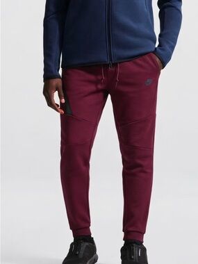 Nike Men’s Burgundy Tech Fleece Joggers